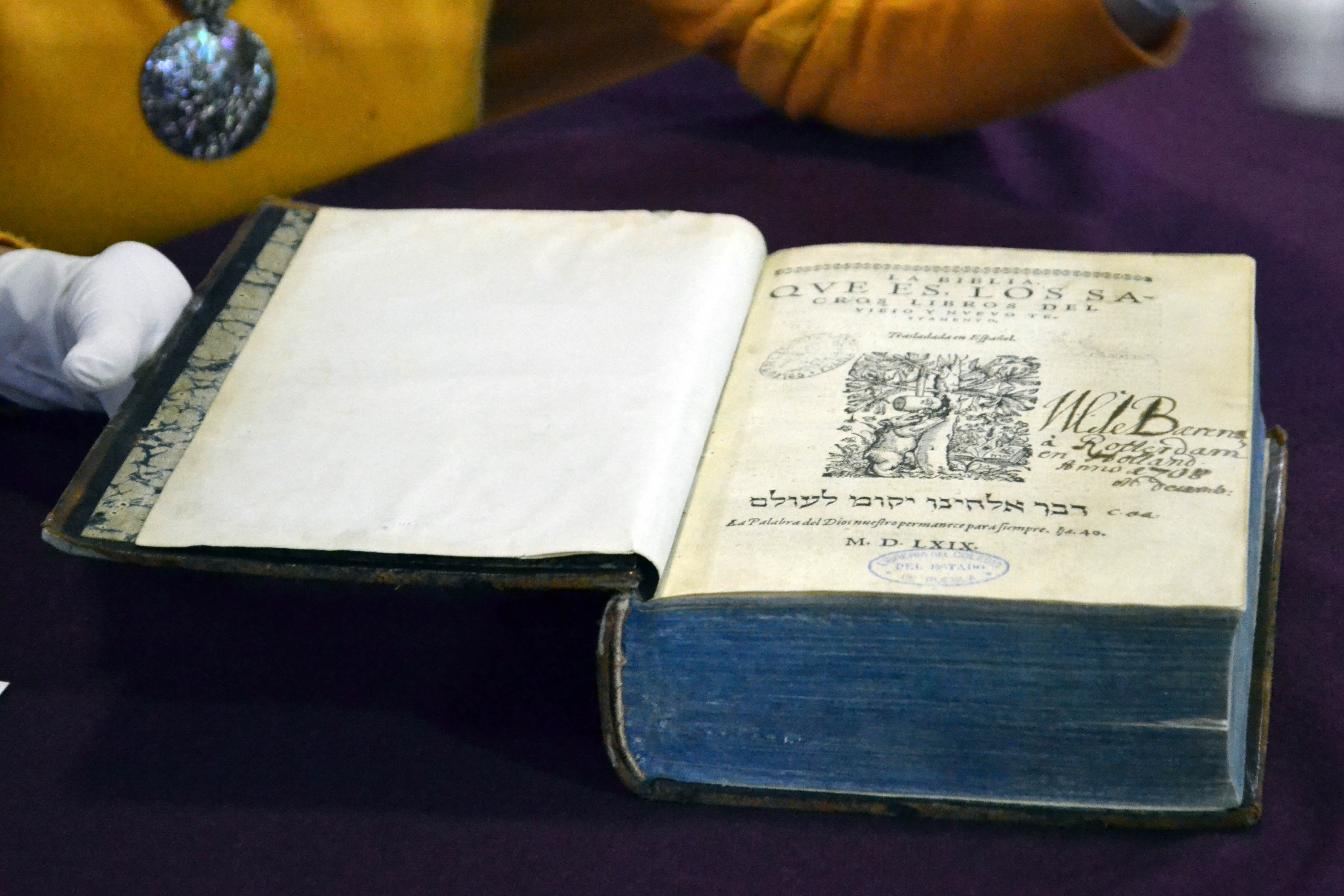 La primera Biblia en español cumple 450 años